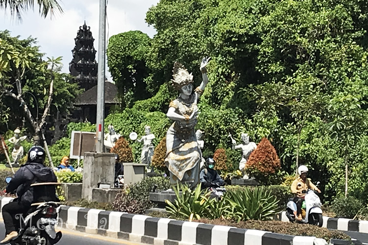 バリ島「アンダーパス像」Memo Bali