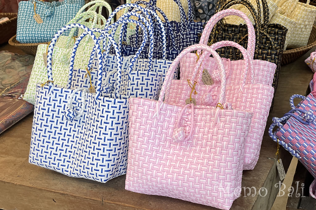 バリ島「Tas Pasar Anyaman（プラスチック織パサールバッグ）」Memo Bali
