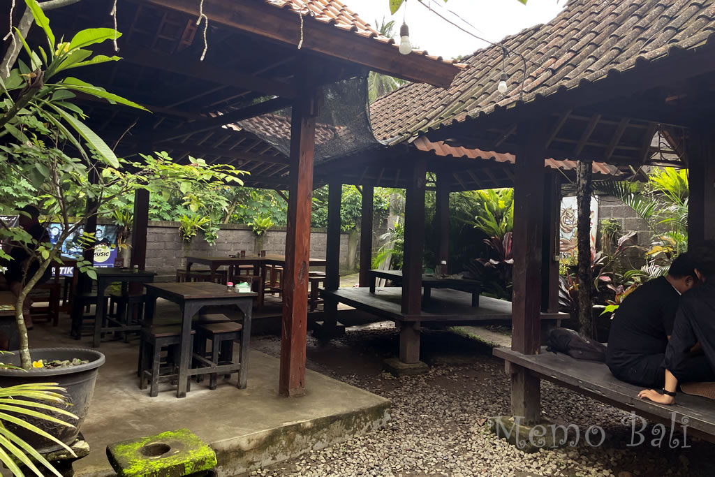 バリ島「Samsam Ganas - Babi Genyol Pan Aplus（サムサムガナス-バビゲニョールパンアプルス）」Memo Bali