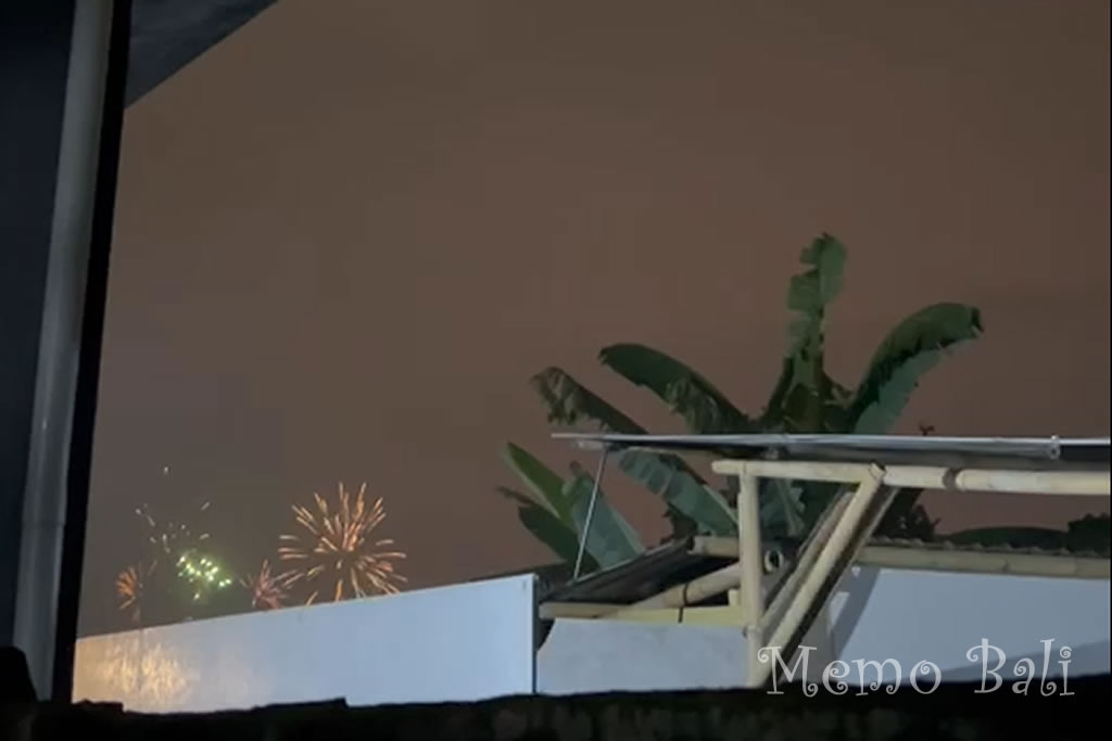 バリ島「年末年始花火」Memo Bali
