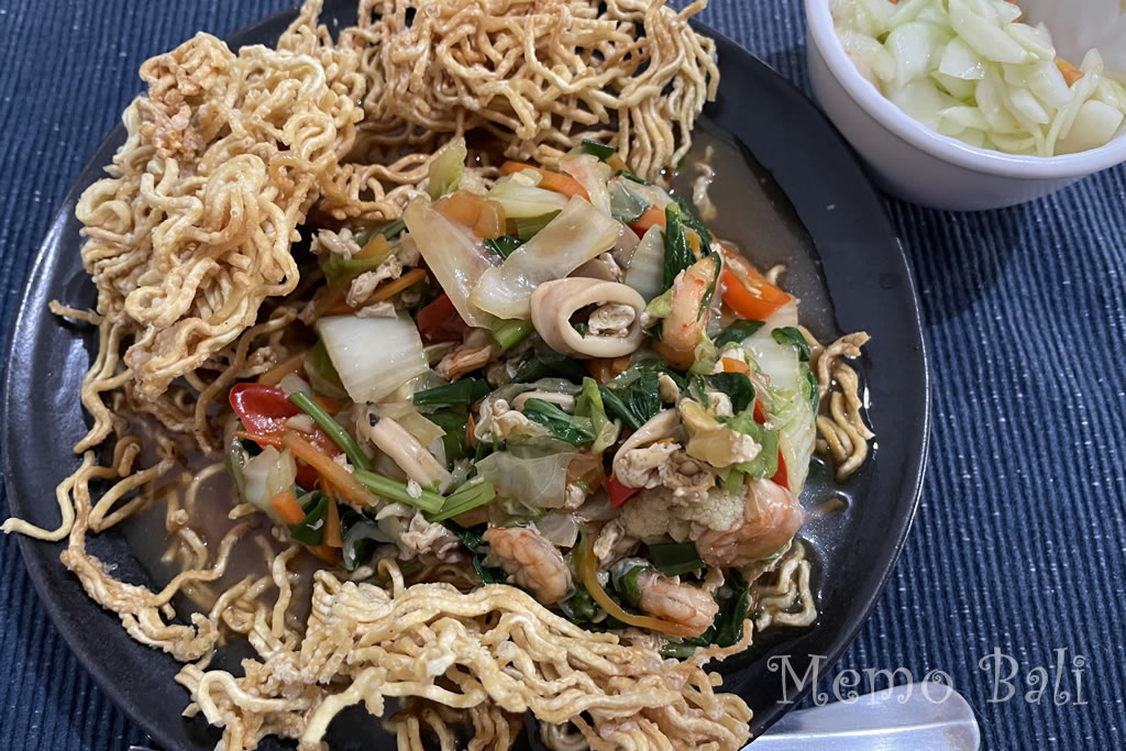 バリ島「Tami Goreng（インドネシア風かた焼きそば）」Memo Bali